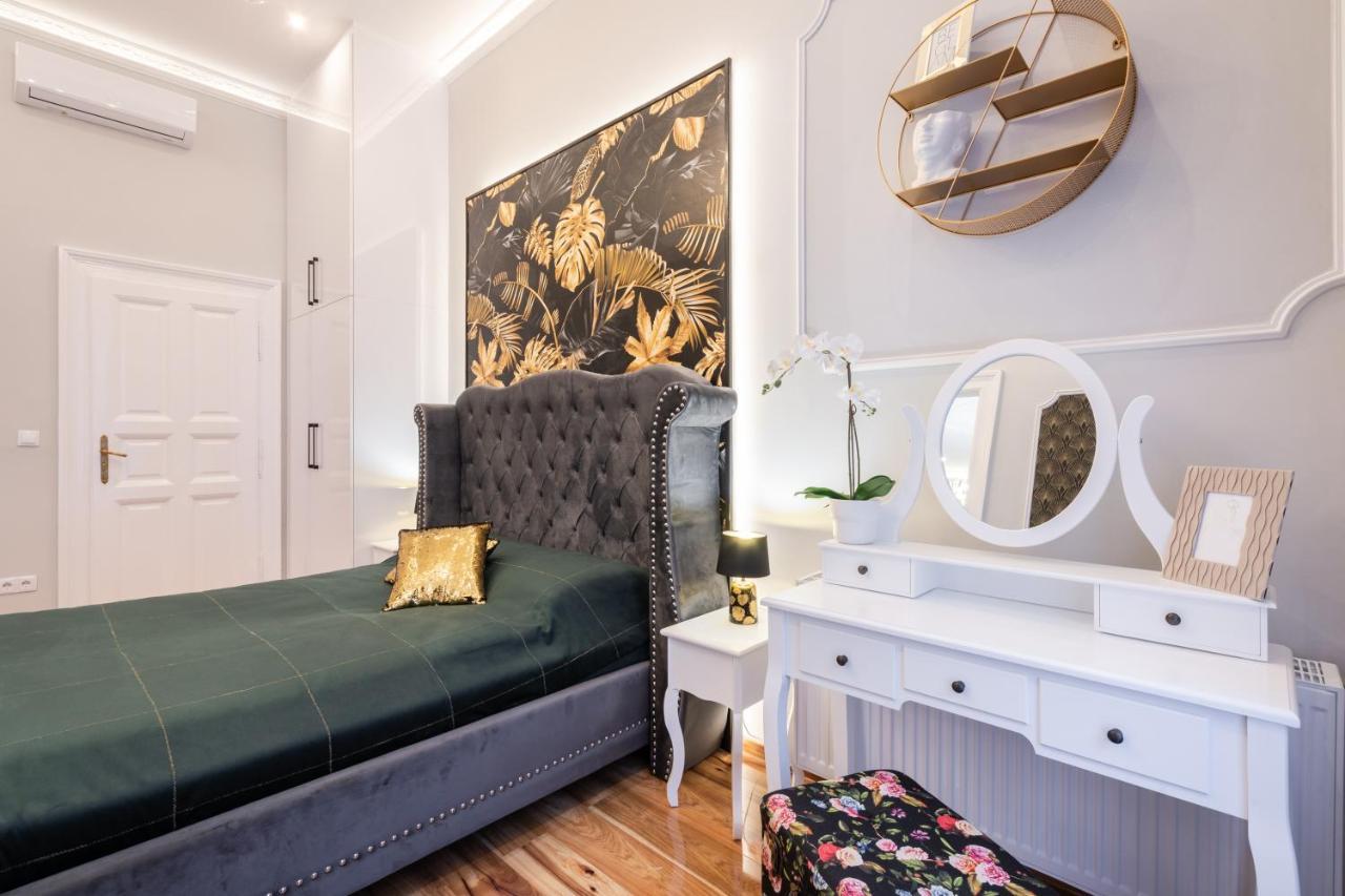 Premium Art Deco Apartment At Broadway // 4Bdr & 3Br Budapeste Exterior foto