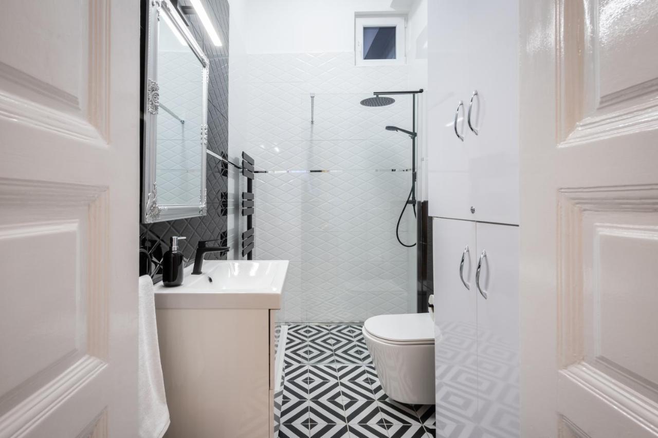 Premium Art Deco Apartment At Broadway // 4Bdr & 3Br Budapeste Exterior foto