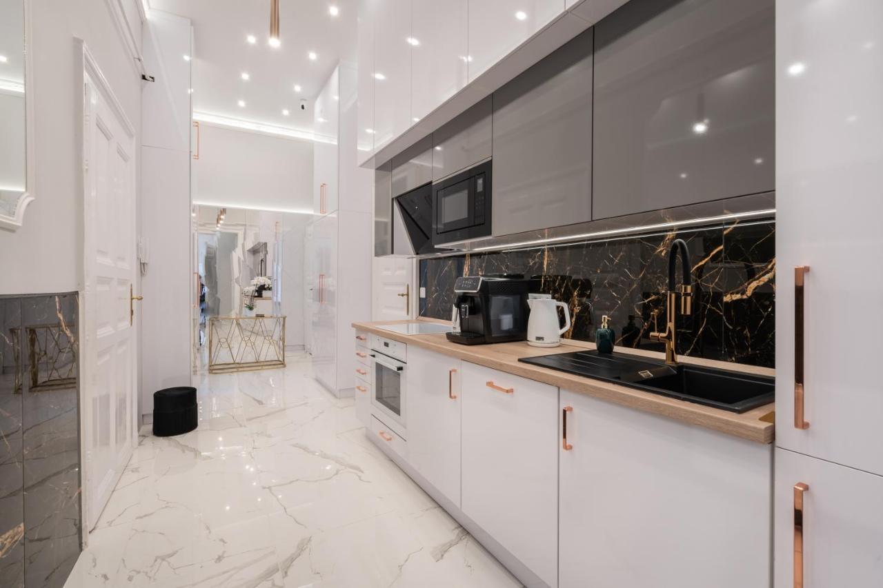 Premium Art Deco Apartment At Broadway // 4Bdr & 3Br Budapeste Exterior foto
